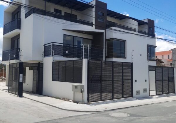 CASAS EN RICAURTE