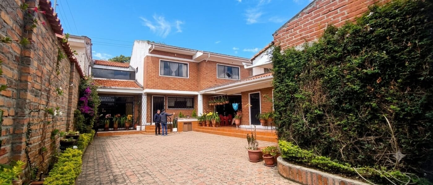Casa Av. 10 de Agosto