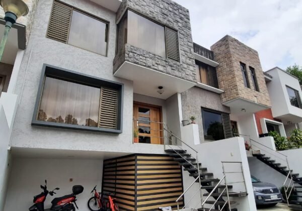 🏡 Vive con Comodidad en Río Sol, Monay