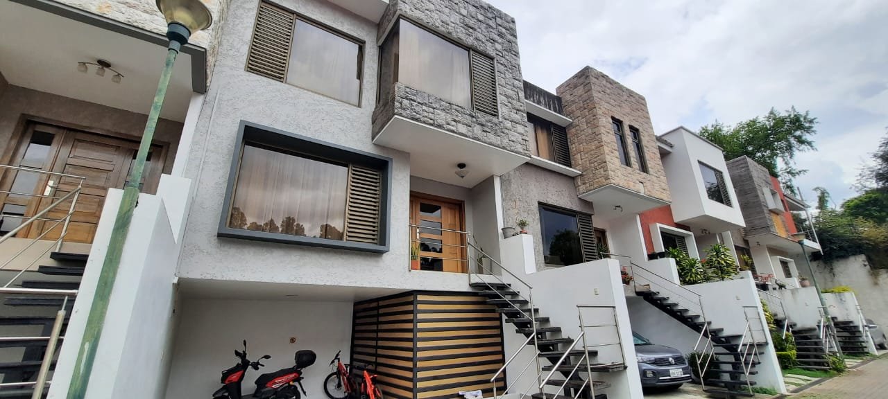 🏡 Vive con Comodidad en Río Sol, Monay